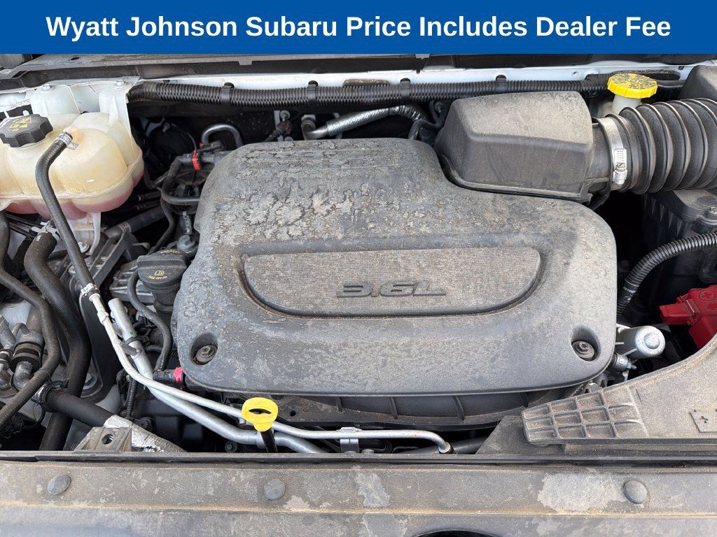 Used 2020 Chrysler Pacifica Touring FWD image 17