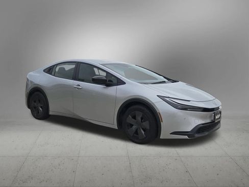 Used 2024 Toyota Prius LE FWD image 8