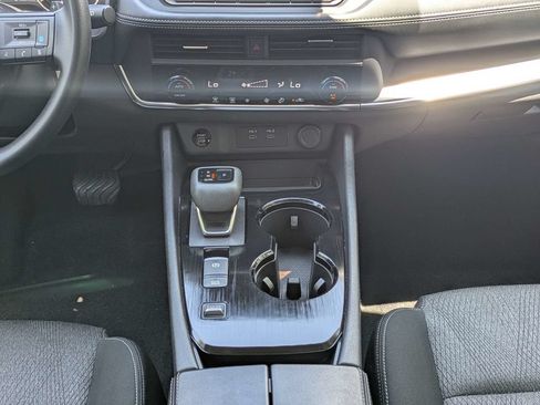 Used 2024 Nissan Rogue SV FWD image 18