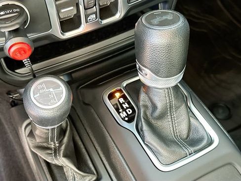 Used 2024 Jeep Wrangler Sport S image 16