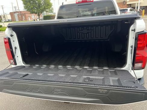 Used 2026 Chevrolet Colorado Z71 w/ Technology Package AWD/4WD image 10
