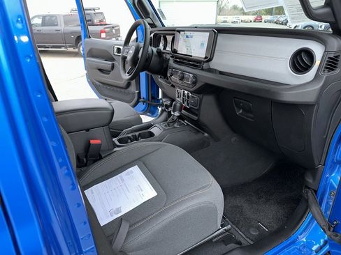 Used 2024 Jeep Wrangler Unlimited w/ Convenience Group image 23