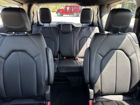 New 2027 Chrysler Pacifica Select AWD/4WD image 11