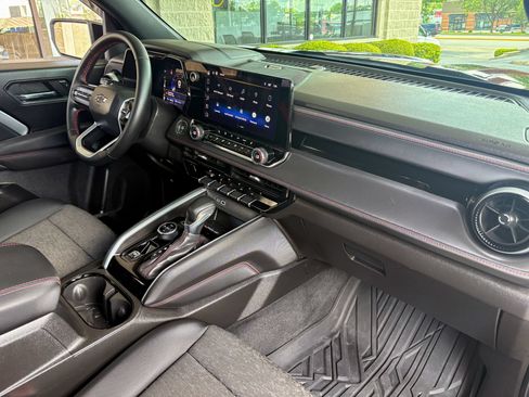 Used 2023 Chevrolet Colorado Z71 w/ Z71 Convenience Package 2 AWD/4WD image 23