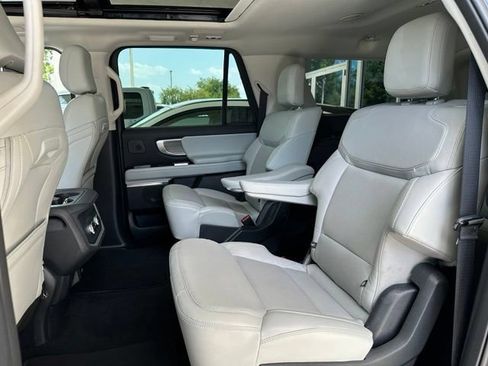 Used 2025 Ford Expedition Max Platinum w/ Driver's Package AWD/4WD image 15