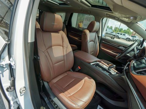 Used 2021 Buick Enclave Avenir w/ Avenir Technology Package image 32