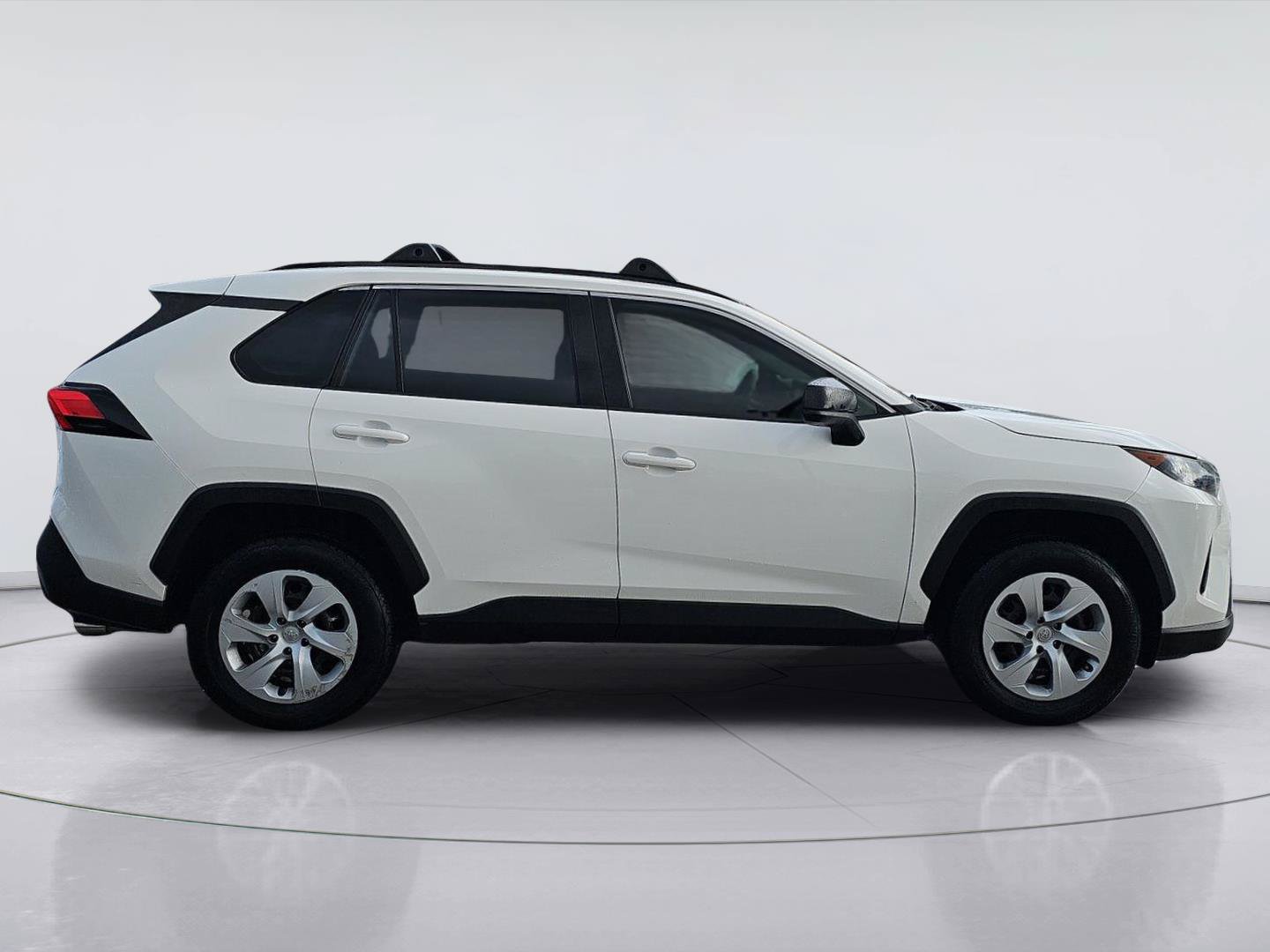 Used 2019 Toyota RAV4 LE FWD image 6