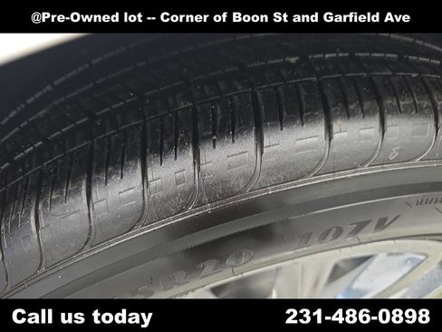 Used 2021 Buick Enclave Essence w/ Sound and Sites Package image 12