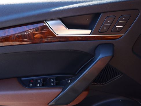 Used 2018 Audi Q5 2.0T Premium Plus w/ Premium Plus Package image 43