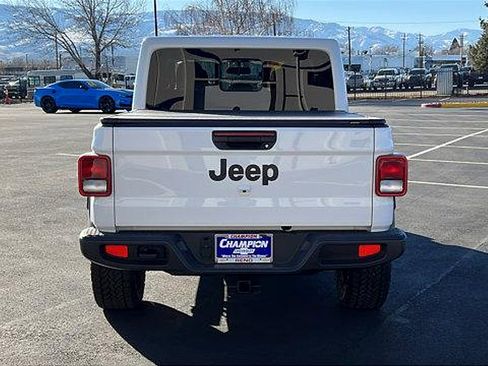 Used 2025 Jeep Gladiator Sport image 6