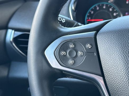 Used 2023 Chevrolet Traverse LT image 37