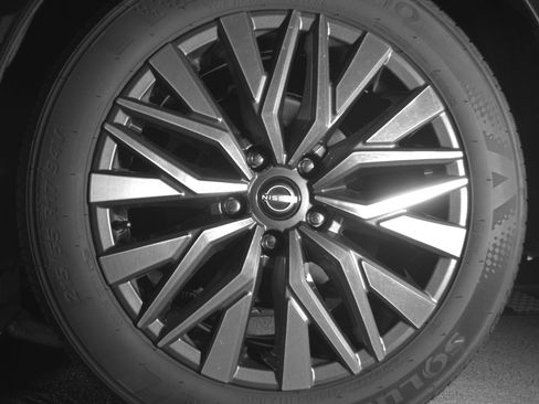 Used 2025 Nissan Altima 2.5 SV FWD image 14