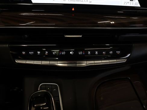 Used 2022 Cadillac Escalade ESV Sport Platinum AWD/4WD image 38