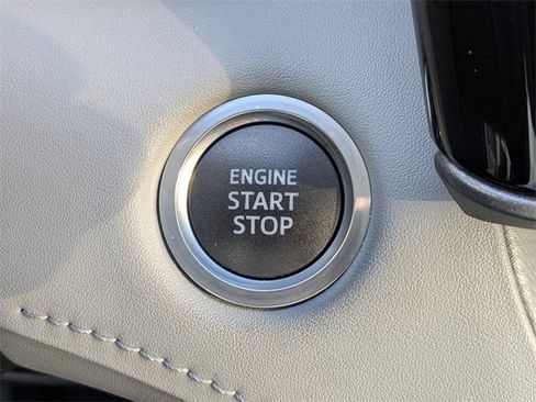 Used 2020 Toyota Highlander XLE image 37