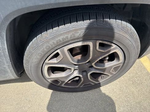 Used 2015 Jeep Renegade Limited FWD image 8