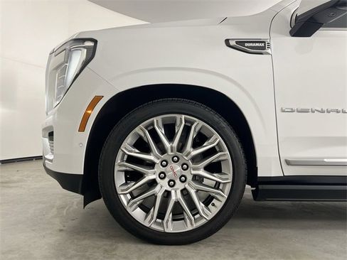 Used 2025 GMC Yukon Denali w/ Denali Reserve Package image 34