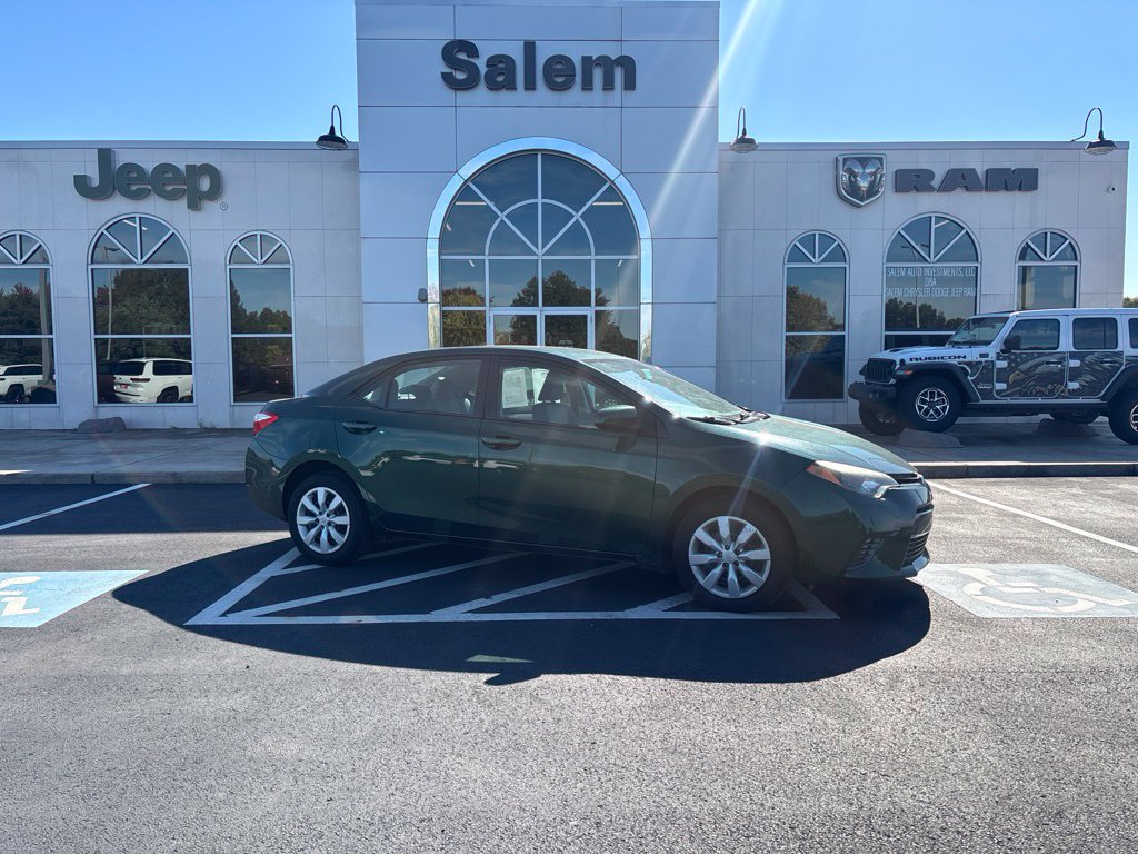 Used 2015 Toyota Corolla LE FWD image 1