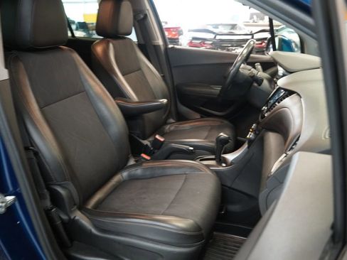 Used 2019 Chevrolet Trax LT w/ LT Convenience Package FWD image 32