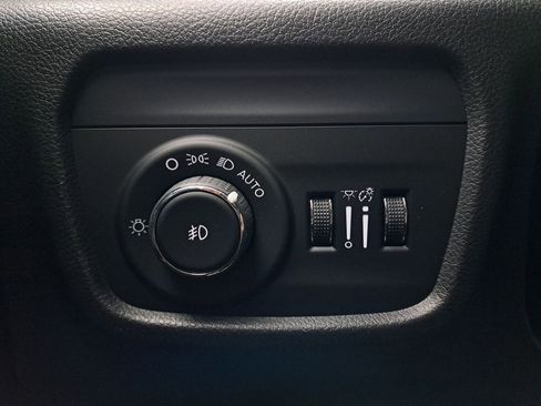 Used 2021 Jeep Grand Cherokee L Limited w/ Luxury Tech Group II image 24