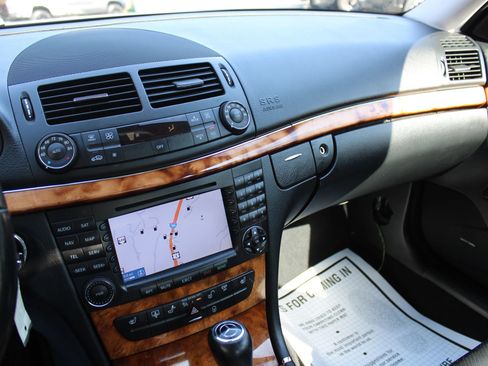 Used 2008 Mercedes-Benz E 350 4MATIC Sedan image 12