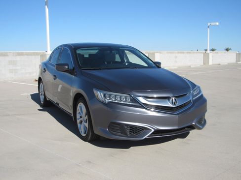 Used 2017 Acura ILX w/ Premium Package image 2