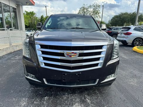 Used 2017 Cadillac Escalade ESV Premium Luxury AWD/4WD image 3