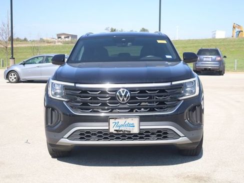 Used 2025 Volkswagen Atlas Cross Sport SE image 3