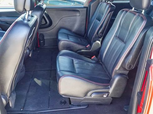 Used 2014 Dodge Grand Caravan R/T image 17