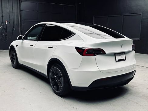 Used 2021 Tesla Model Y Long Range AWD/4WD image 5