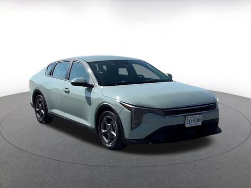 Used 2026 Kia K4 FWD image 3