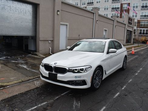 Used 2018 BMW 530e xDrive w/ Premium Package 2 image 2