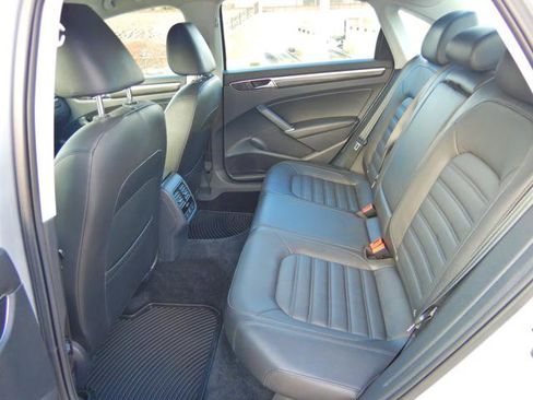 Used 2017 Volkswagen Passat 1.8T SEL Premium image 14