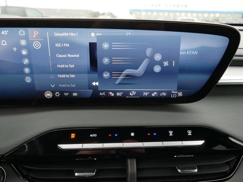 Used 2025 Buick Enclave Preferred image 23