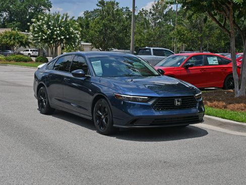 Used 2025 Honda Accord SE image 6