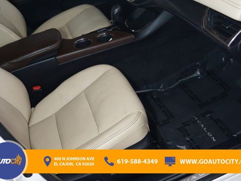 Used 2017 Toyota Avalon Limited image 8