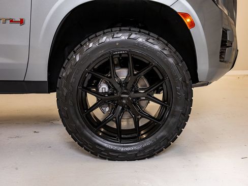 Used 2023 GMC Yukon AT4 w/ Technology Package AWD/4WD image 12