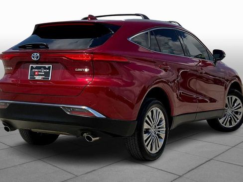 Used 2024 Toyota Venza Limited image 12