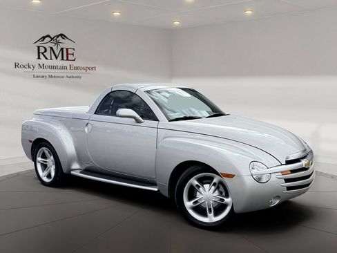 Used 2004 Chevrolet SSR w/ Preferred Equipment Group RWD image 1