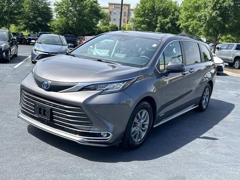 Used 2021 Toyota Sienna XLE w/ XLE Plus Package AWD/4WD image 8