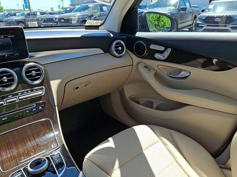Used 2019 Mercedes-Benz GLC 300 4MATIC image 23