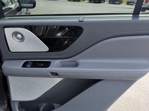 Used 2020 Lincoln Aviator Reserve w/ Equipment Group 202A AWD/4WD image 16