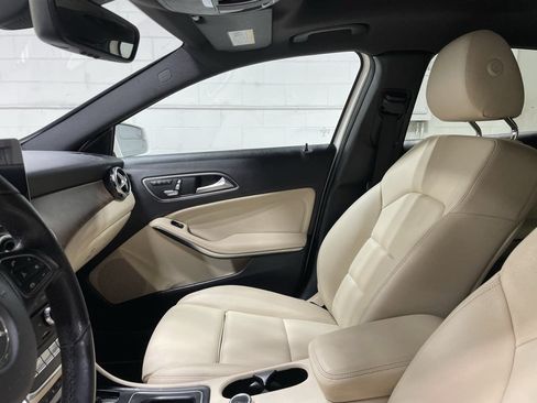 Used 2018 Mercedes-Benz GLA 250 4MATIC w/ Premium Package image 14
