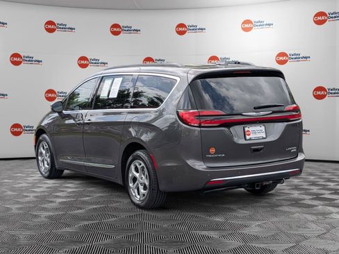 Used 2022 Chrysler Pacifica Limited AWD/4WD image 7