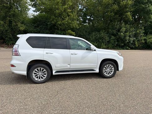 Used 2015 Lexus GX 460 w/ Premium Package AWD/4WD image 22