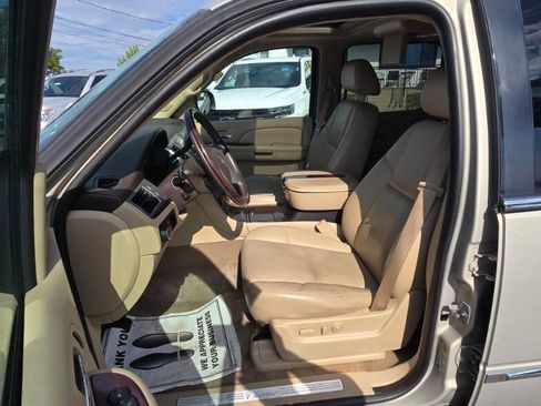 Used 2009 Cadillac Escalade ESV AWD image 11