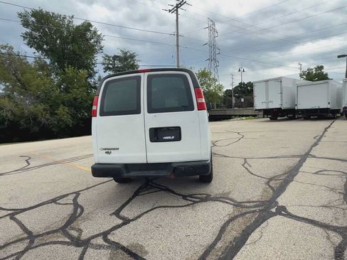Used 2019 Chevrolet Express 2500 w/ Driver Convenience Package RWD image 7
