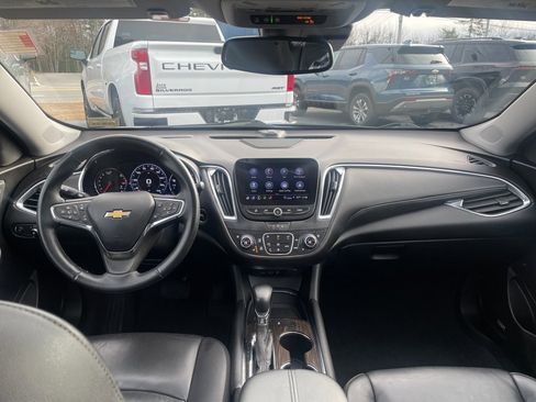 Used 2023 Chevrolet Malibu LT w/ Midnight Edition image 10