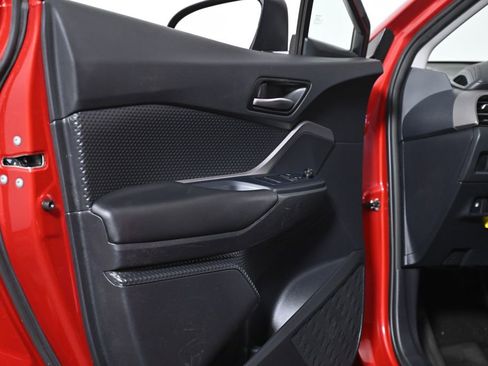 Used 2020 Toyota C-HR LE image 28