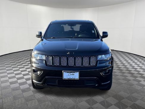 Used 2018 Jeep Grand Cherokee Altitude image 2