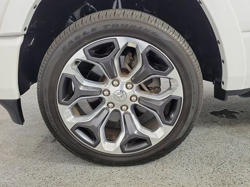 Used 2019 RAM 1500 Limited AWD/4WD image 9